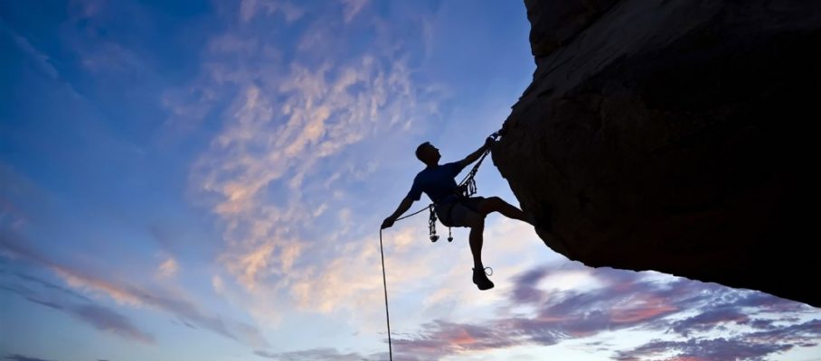 Courage-to-challenge-the-climb-of-the-cliff_1680x1050